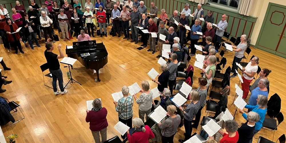 Elgars Chormusik steht 2025 im Zentrum der Chorwoche Zürcher Oberland. (Archivbild von der Abschlussprobe 2024)