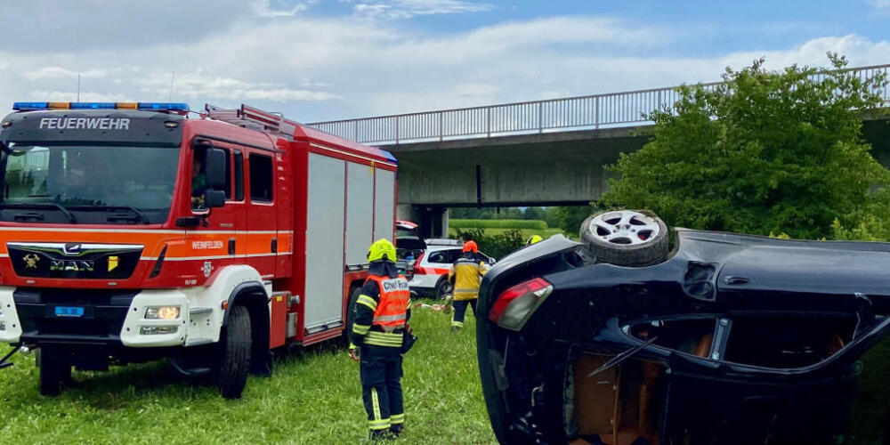 Ein 30-jähriger Autofahrer verunfallte, als er vor einer Polizeikontrolle flüchtete.