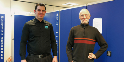 Arnold Frick und Luzi Hartmann sind überzeugt, mit dem «Multi-Absorber» einen zukunftsweisenden Beitrag in der Bekämpfung der Corona-Pandemie leisten zu können (auf dem Bild fehlt Adolf Frick) (v.l.).