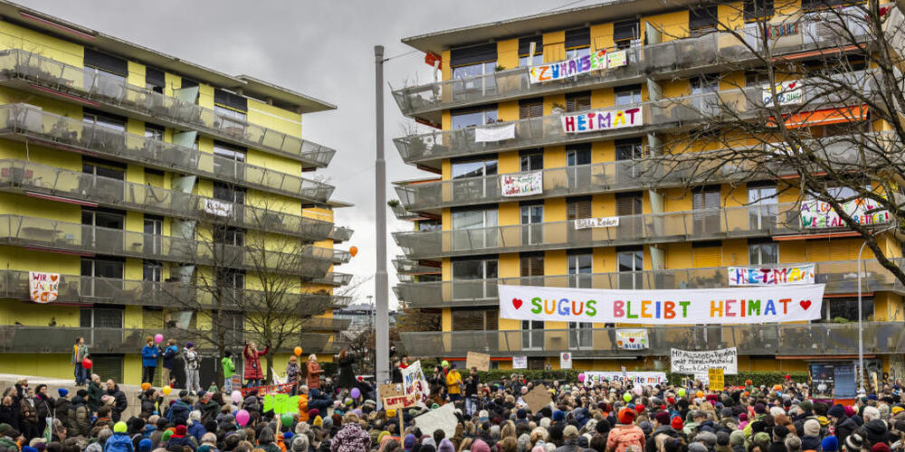 Die Massenkündigung in den "Sugus-Häusern" in Zürich sorgte für grosse Empörung und eine Kundgebung. Nun tauchen erste Wohnungen auf Aribnb auf.  (Archivbild).