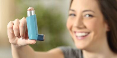 Asthmasprays mit dem Wirkstoff Budesonid sollen schwere Verläufe der Coronaerkrankung verhindern helfen (Bild: lifeline.de)