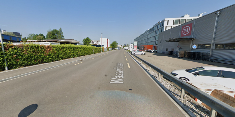 Für das Aufrichten der Stahlpasserelle wird die Wässeristrasse 21–25 gesperrt.