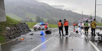 Bei einer Frontalkollision zwischen zwei Motorrädern sind am Samstagnachmittag auf der Hauptstrasse in Rothenthurm die beiden Motorradfahrer erheblich verletzt worden.