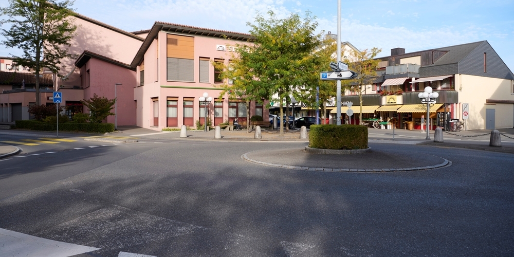 In der Umgebung des Kreisels Stadttor in Jona wirken sich nächtliche Bauarbeiten auf den Auto-, Langsam- und öffentlichen Verkehr aus.