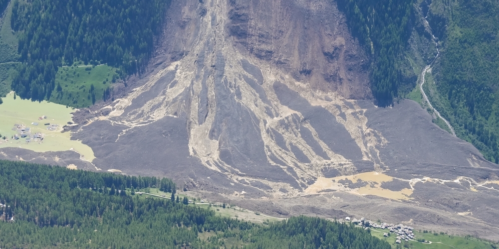 Schrägaufnahme vom 30. Mai 2025 vom zerstörten Bergdorf Blatten im Walliser Lötschental (Blick nach Südost). (Archivbild)