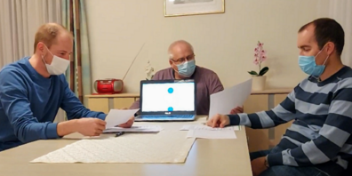 Feststellung der Resultate v. l. Michael Stöckli, Martin Senn und  Roman Schlauri.