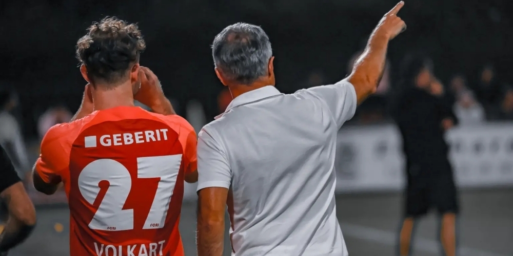 Eine Niederlage als Lehrstück: FCRJ-Trainer David Sesa zeigt den Weg zurück.