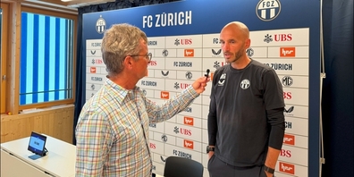 Hat klare Vorstellungen: FCZ-Trainer Mitchell van der Gaag r.) - im Gespräch mit Thomas Renggli.