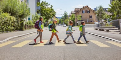 Verkehrssicherheit auf dem Schulweg: Den Merksatz «Warte, Luege, Lose, Laufe» können sich Kinder gut einprägen. (Symbolbild)
