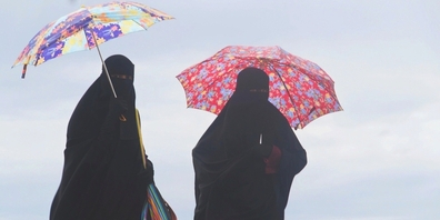 Laut Regierung gab es wegen Verhüllungen wie Nikab (Bild) bislang weder Bussen noch Strafanzeigen.