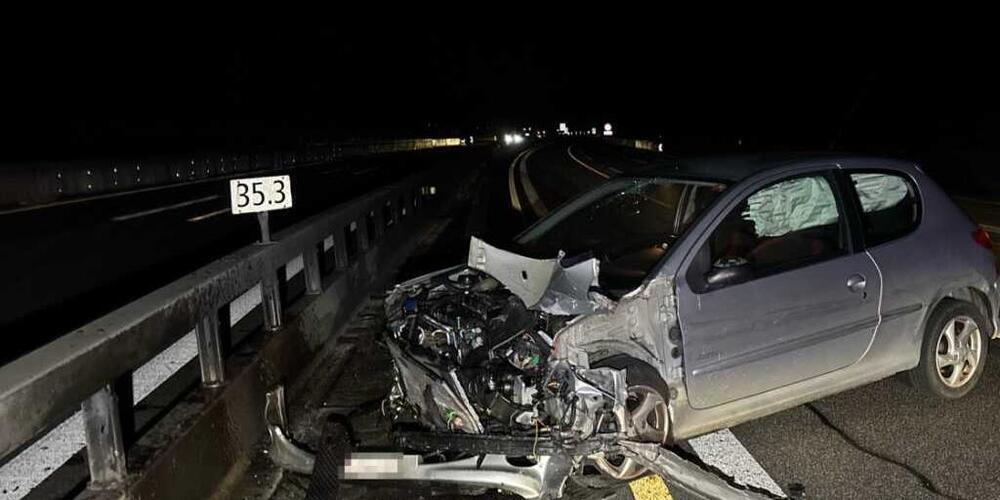 Bei einem Unfall auf der A1 bei Wiedlisbach SO wurde in der Nacht auf Donnerstag ein 24-jähriger Autofahrer verletzt.