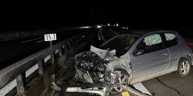 Bei einem Unfall auf der A1 bei Wiedlisbach SO wurde in der Nacht auf Donnerstag ein 24-jähriger Autofahrer verletzt.