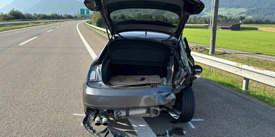 Die Fahrerin fuhr direkt in des auf dem Pannenstreifen stehende Fahrzeug. 