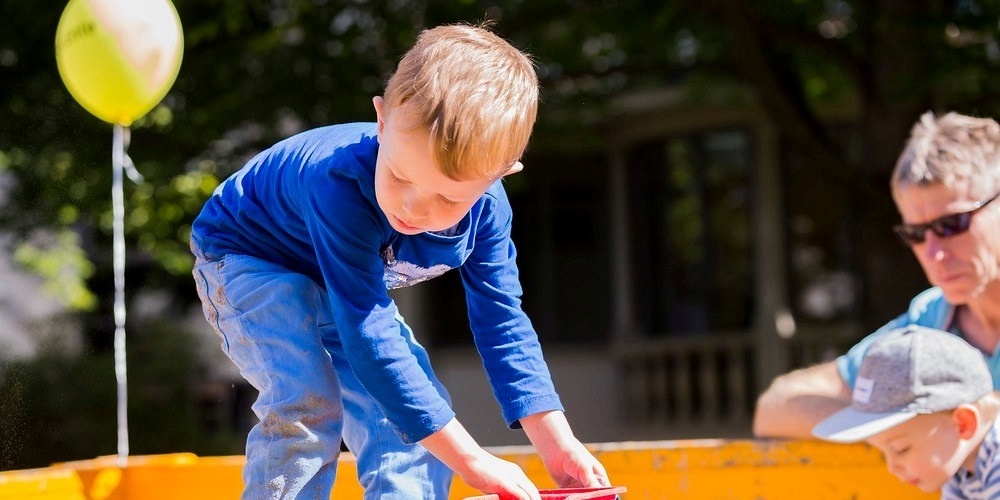 Am «Chinderfäscht» können die Kinder spielen, basteln und natürlich auch «sändele». (Archivbild)