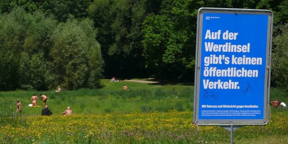Die Stadt weist mit einem Augenzwinkern auf die Benimmregeln hin.