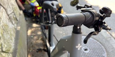 Beide Velofahrenden erlitten Verletzungen und wurden durch den Rettungsdienst der Spitäler Schaffhausen zur weiteren medizinischen Versorgung ins Spital gebracht.