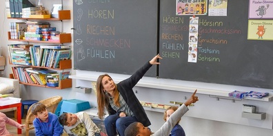 Der Kanton Zürich startet mit nahezu vollständig besetzten Klassen ins neue Schuljahr.