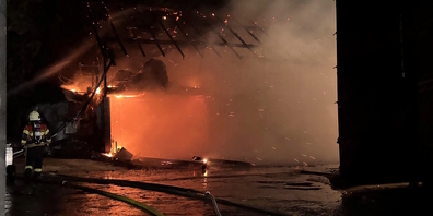 Die Einsatzkräfte arbeiten unter Hochdruck. (Symbolbild)