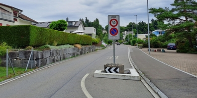 Die Meienbergstrasse erhält einen neuen Deckbelag und eine neue Trottoirüberfahrt bei der Einfahrt zur Kreuzstrasse.