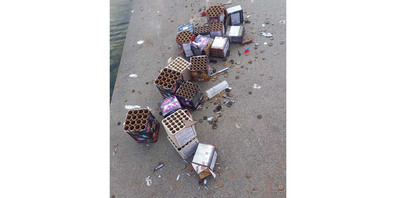 Gebrauchtes Feuerwerk wurde achtlos zurückgelassen. 