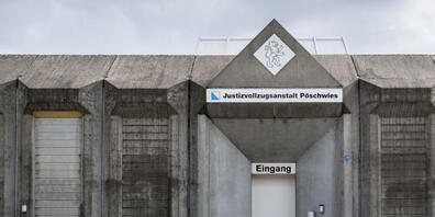 Die Kantonspolizei Zürich hat einen Mitarbeiter der JVA Pöschwies festgenommen. Er wird des Schmuggels verdächtigt. (Archivbild)
