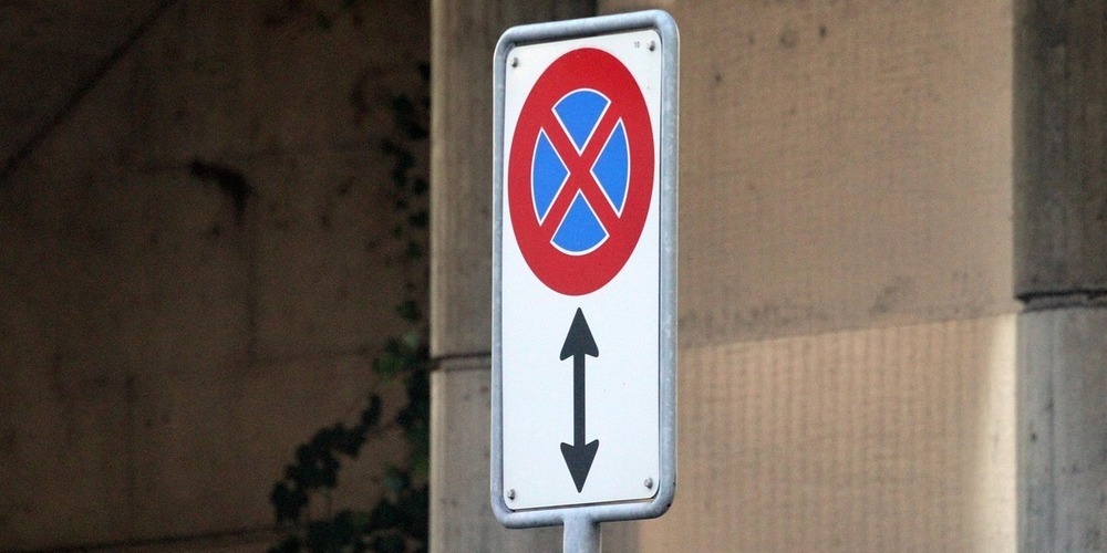 Temporäres Halteverbot vor den Primarschulhäusern Oberwisen und Steiacher.