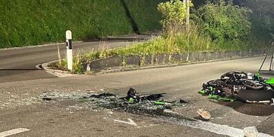 Die Rega flog den Töfffahrer in kritischem Zustand ins Spital.