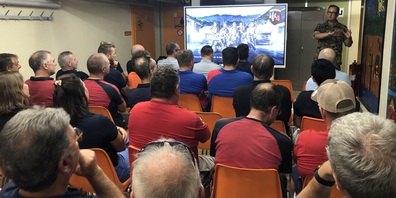 Oberst Thomas Stadelmann spricht in seinem Vortrag über Auftrag und Herausforderungen der Schweizer Armee