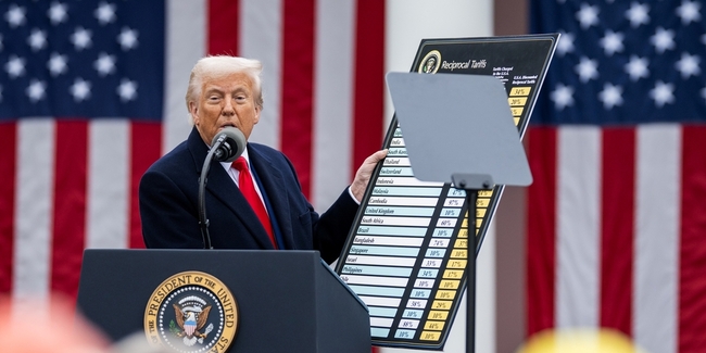 Die Zoll-Politik von US-Präsident Donald Trump beschäftigt die St. Galler Wirtschaft weiterhin. (Archivbild)