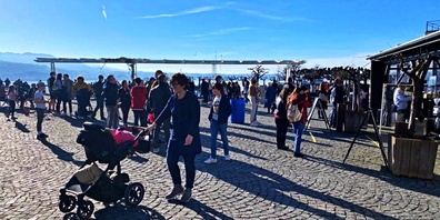 Am Wochenende lockte das Frühlingswetter die Bevölkerung ins Freie – auch am Seequai in Rapperswil.