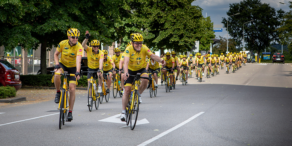 Eines der über 50 Rynkeby-Teams auf dem Weg nach Paris. 