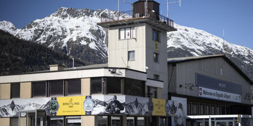 Die Infrastruktur des Flughafens Samedan im Engadin ist alt und soll für viele Millionen Franken erneuert werden. (Archivbild)