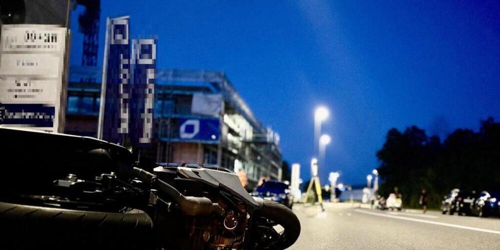 Ein Motorradfahrer hat sich laut Polizei am Mittwochabend in Wallisellen bei einem Selbstunfall schwer verletzt.