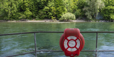 Das Baden in der Reuss wird von Experten derzeit als gefährlich eingestuft. (Archivaufnahme)