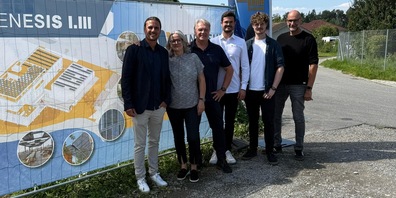 Robert Veronik (Geschäftsführer Hansesun Photovoltaik Swiss), Susanne Glatzel (Verwaltungssenatspräsidentin Hansesun AG), Andreas Müller (Marketing- und Vertriebsleiter Hansesun), Hannes Wultschnig (Geschäftsführer Hansesun Photovoltaik Tirol), Jan Enzlberger (hellwach architektur ZT GmbH), Patric Hitz (W. Faisst + B. Vorburger Architektur + Bauleitung AG)