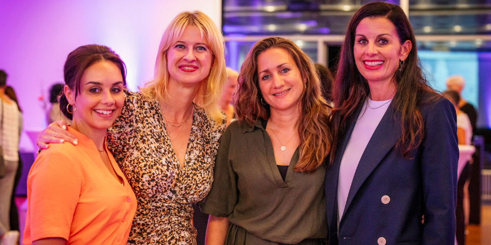  Simone Mächler-Fehr (rechts, Gründerin und Moderatorin des UR-Events von Unternehmerin Rheintal) zusammen mit den Unternehmerinnen Ursina Dürr, Mirjam Hummel-Ortner und Dr. Karin Federer (von links).