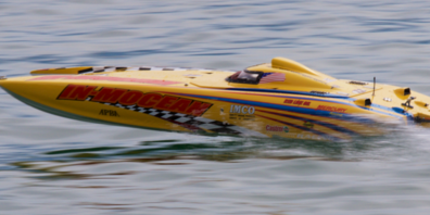 Ein Powerboat während des Modellboot-Treffens in Stäfa.