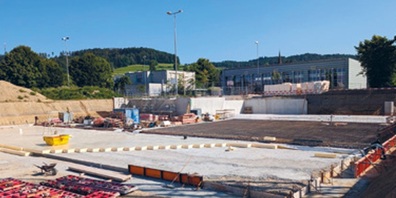 Die Arbeiten auf der gut organisierten Baustelle schreiten voran.
