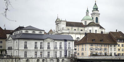 In Solothurn wurden eine Frau und ein Mann von drei unbekannten Männern verbal und tätlich angegangen und verletzt. (Archivbild)