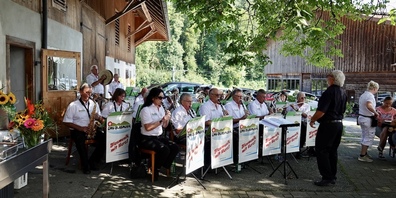 Frühschoppenkonzert Blasmusik CMV in der Wirtschaft Hof Bollingen