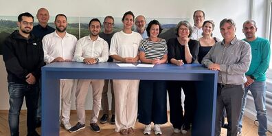 Gründungsmitglieder (v.l.n.r.): Ardian Rexhepi, Bernd Bürgermeister, Xhelal Jakupi, Muhammed Bilgi, Renato Tolfo, Ebru Özkul (Vereinspräsidentin), Urs Noser, Chantale Beusch, Ursula Stadlmüller, Shlomo Tikochinski, Rahel Klüppel, Zekay Aydin; es fehlen Kajamuhadevi Sritharan und Tharsan Kumaralingam, Mevluddin Shabani und Sven Hopisch .