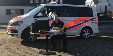 Die Stadtpolizei Uster ist am Wochenmarkt in Greifensee mit einem mobilen Polizeiposten präsent.