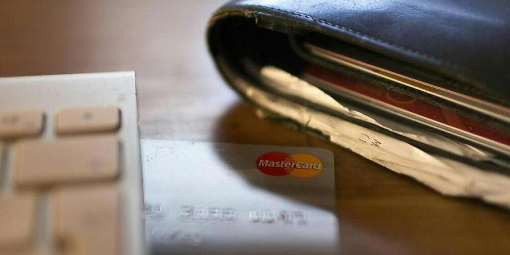Asylsuchende sollen im Kanton Aargau eine Bezahlkarte statt Bargeld erhalten. (Symbolbild)