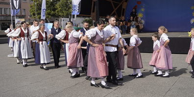 Ob am grossen Heimatabend in Galgenen, am ESAF in Mollis oder wie hier auf dem Bild am Eidgenössischen Trachtenfest in Zürich – die Märchler Trachtelüt tragen ihre Tracht mit Stolz.