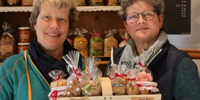 Ladenfrauen: Barbara Kobel und Margrit Gerber. 
