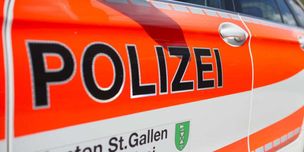 Am Freitag ist es auf der Rütistrasse in Rapperswil-Jona SG zu einem Verkehrsunfall zwischen zwei Motorrädern und einem Auto gekommen. (Symbolbild)