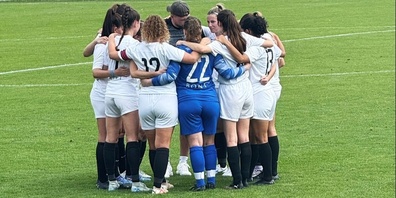 Bereits beim gemeinsamen ‘Einschwören’ vor dem Spiel, vermutete man wie entschlossen der FCK auftreten würde.
