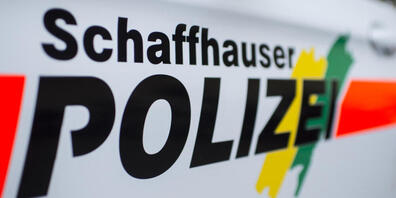 Die Schaffhauser Polizei musste am frühen Dienstagmorgen nach einem schweren Unfall in Hemishofen ausrücken. (Archivbild)