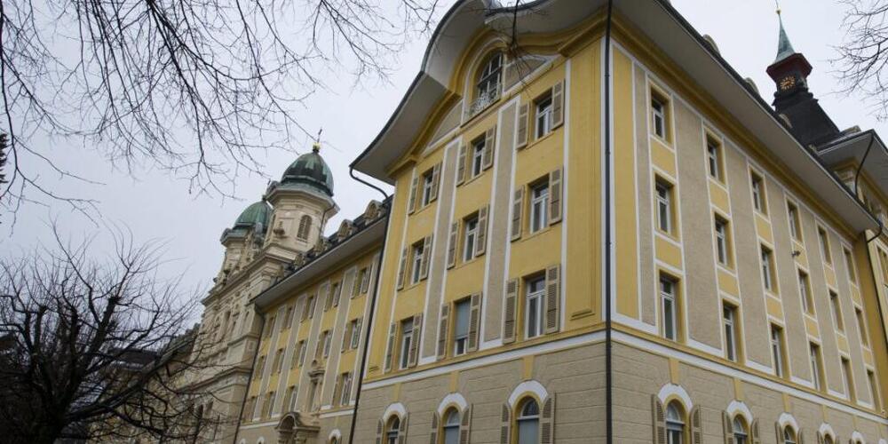 Das Verwaltungsgericht des Kantons Schwyz befasst sich mit der Baubewilligung zur Sanierung und Erweiterung der Kantonsschule in Nuolen. (Archivaufnahme)