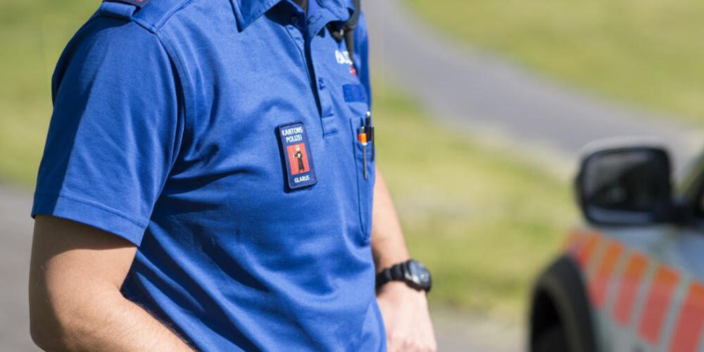 Die Kantonspolizei Glarus hat einen 24-jährigen Mann verhaftet wegen Handlungen gegen die sexuelle Integrität eines Zehnjährigen an der Chilbi in Glarus. (Symbolbild)